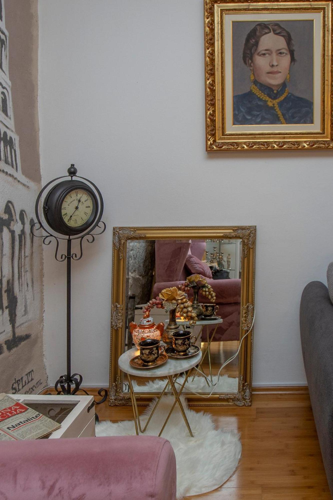 Split Theatre Apartments Extérieur photo