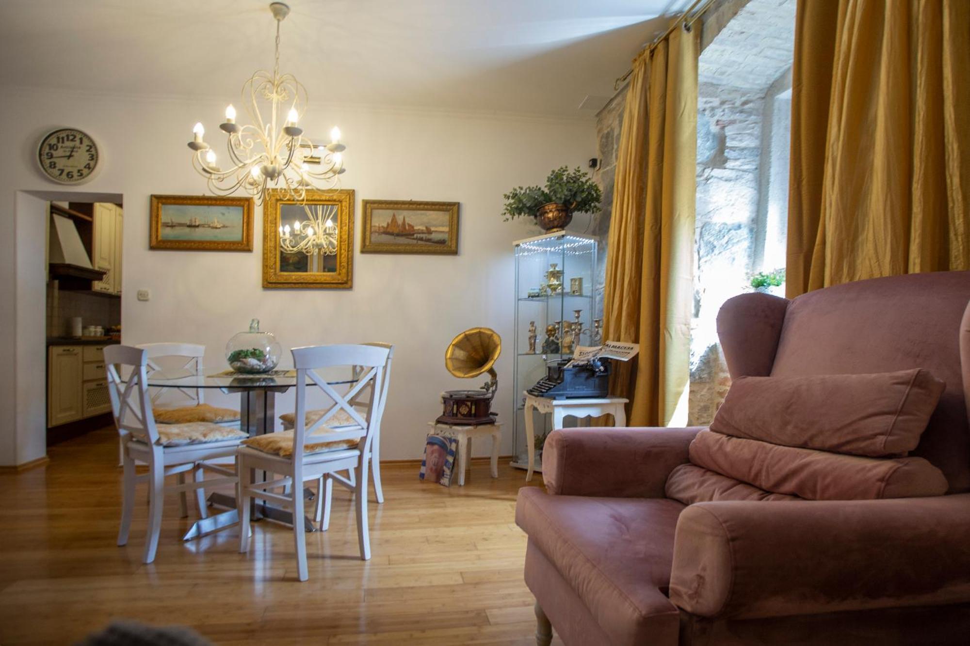 Split Theatre Apartments Extérieur photo