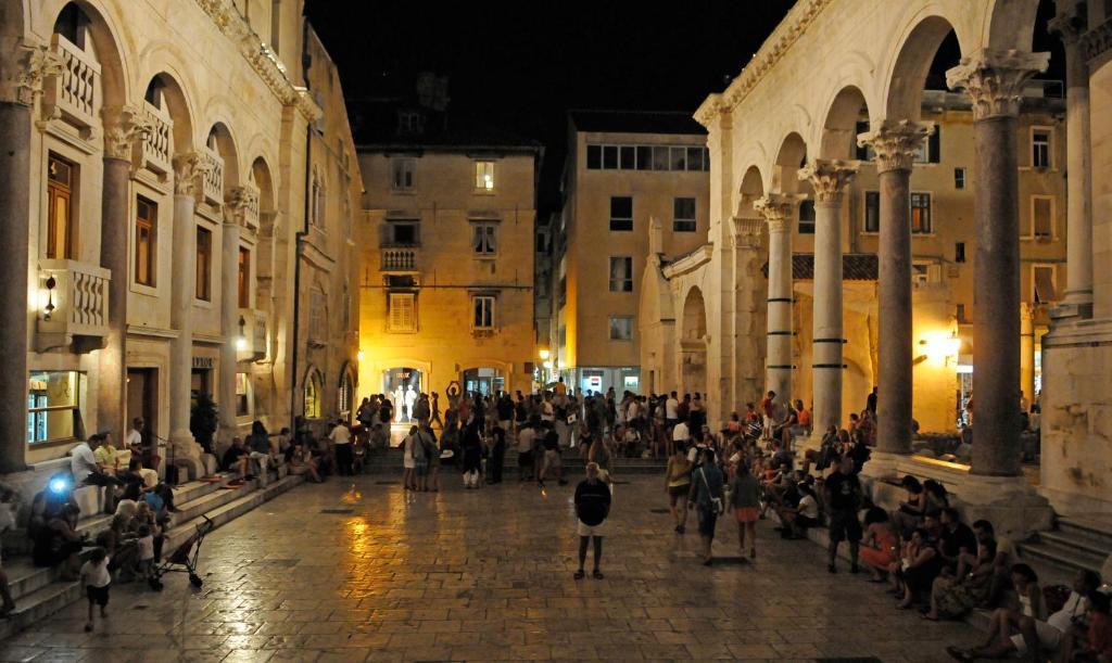 Split Theatre Apartments Chambre photo